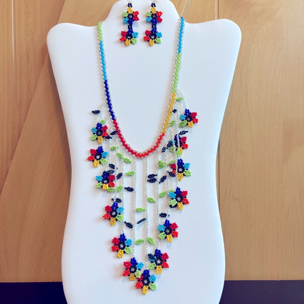 💕New Listing 💕Floral Beaded Necklace and Earring Set